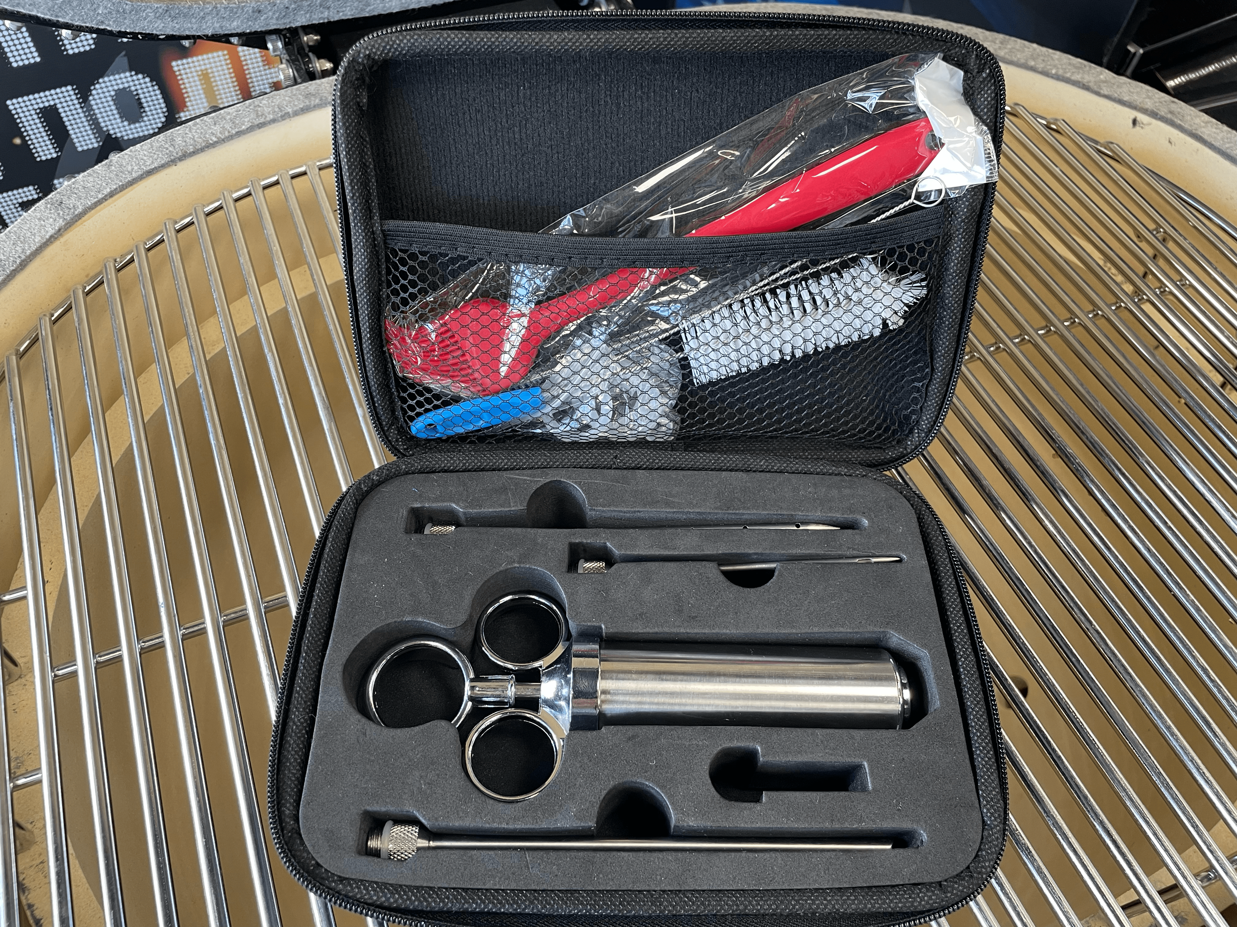Шприц SERIAL GRILLERS металлический в наборе с чехлом SG1778